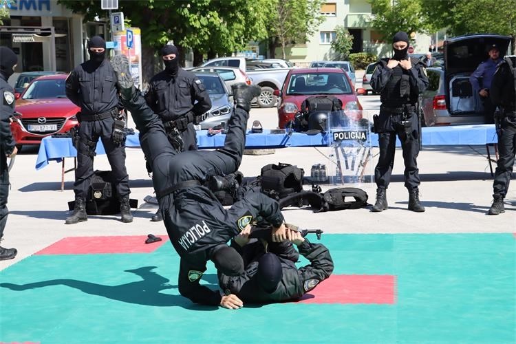 Istarska Policija Poziva Na Dan Otvorenih Vrata Policije Istra Terra