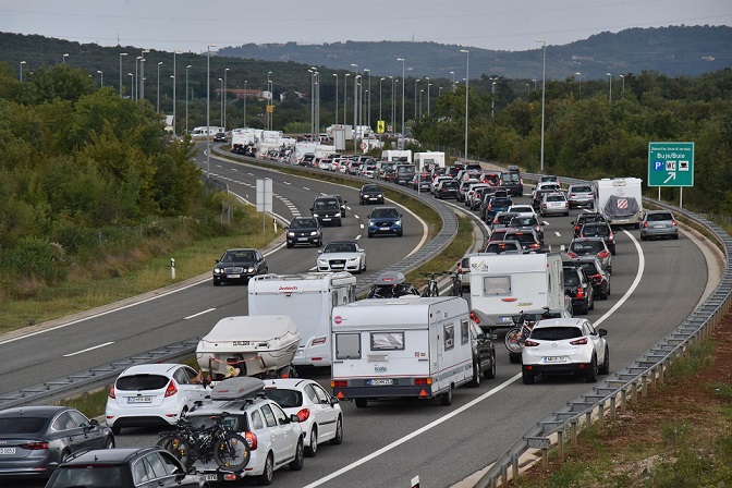 HAK stanje na cestama 30 6 Kilometarske kolone prema Kaštelu i