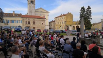 Ilustracija - trg sa šternom u centru Vižinade - Foto Tanja Kocijančić