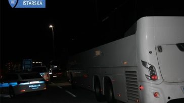 Foto Policijska uprava istarska - Kontrola autobusa na graničnim prijelazima