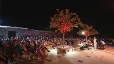 Foto TZ Funtana - Koncert opennih diva Sandre Bagarić i Martine Tomčić - Antonio Paljuh