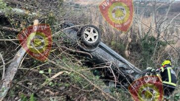 prometna nesreća auto sletio provalija policija