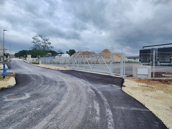 Novi asfalt u poslovnoj zoni - Foto Tanja Kocijančić
