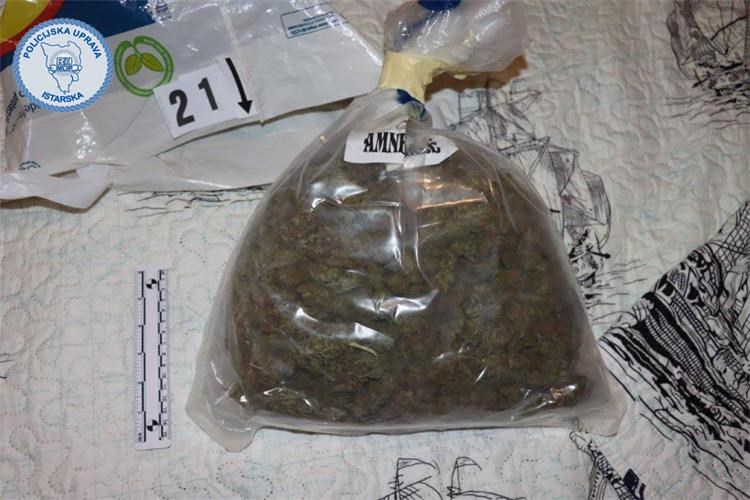 Foto Policijska uprava istarska - Pronašli marihuanu u Rovinju