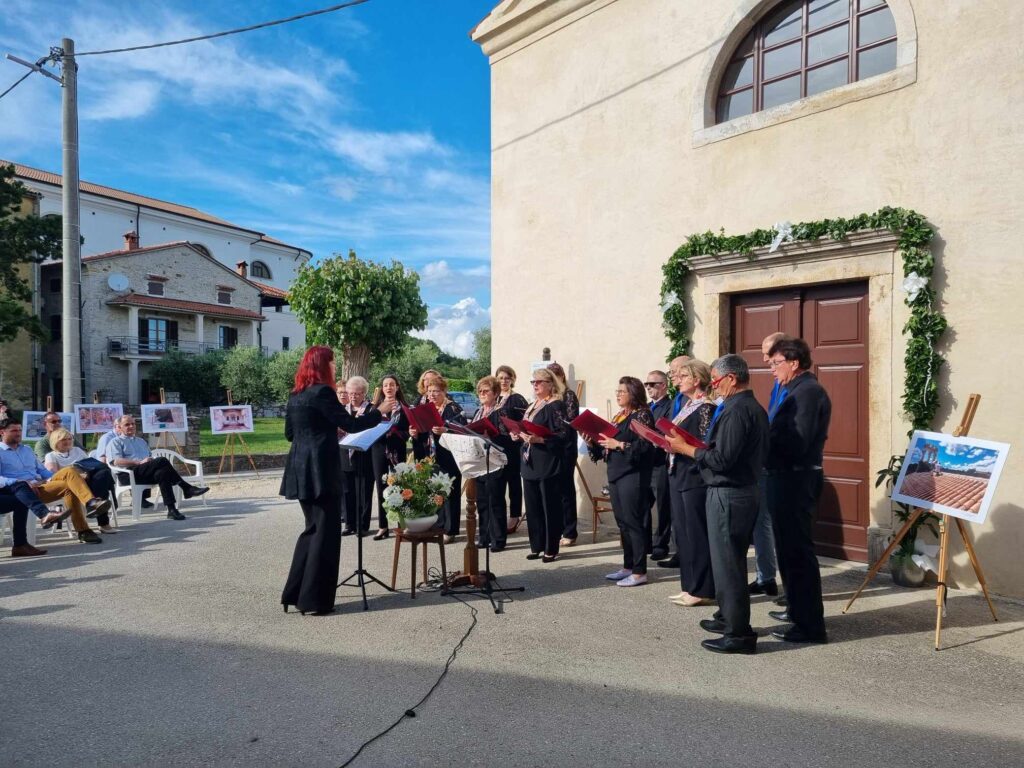 Foto Općina Vižinada - zbor Armonia