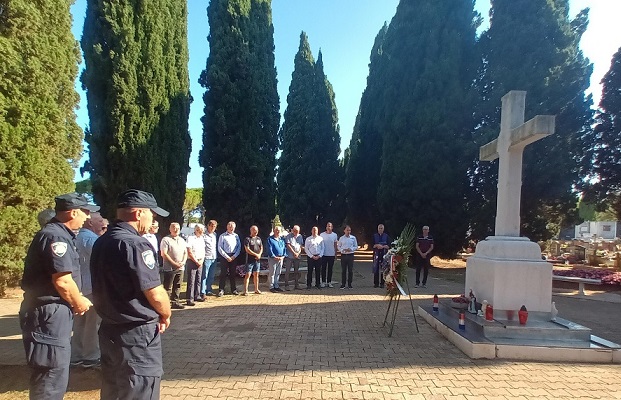 Foto Grad Poreč - Vijenci za Dan domovinske zahvalnosti