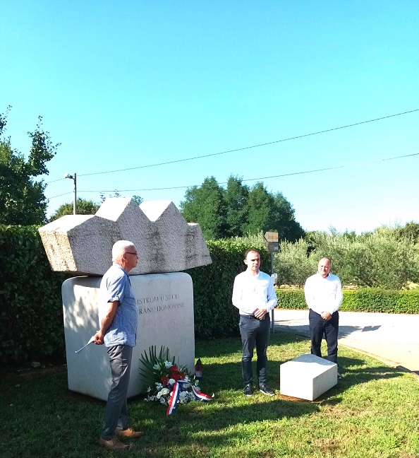 Foto Grad Poreč - Vijenci za Dan domovinske zahvalnosti