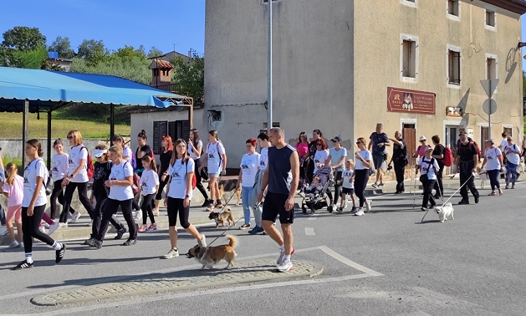 parenzana vižinada šetači hodanje