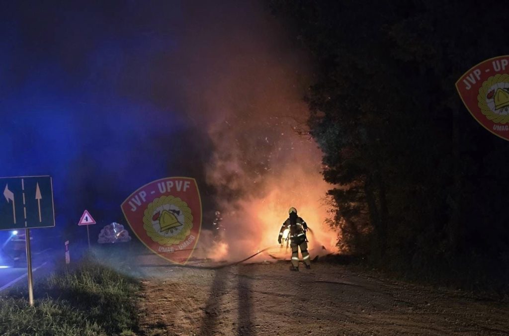 Foto Vatrogasci Umag - požar kamp kućice u Špini