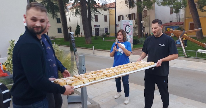 Foto Tiramola-Sanja Bosnić - Dan jabuka u Novigradu