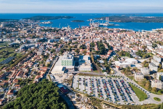 Foto opća bolnica Pula parking parkiralište