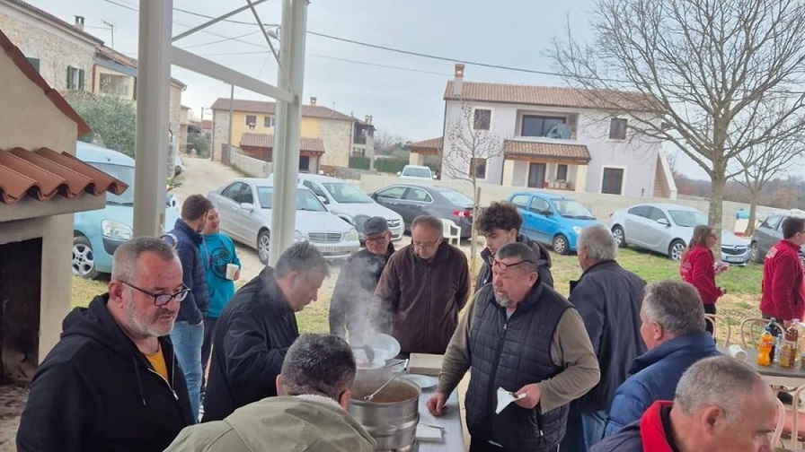 Foto Grad Poreč - Druženje u Velenikima